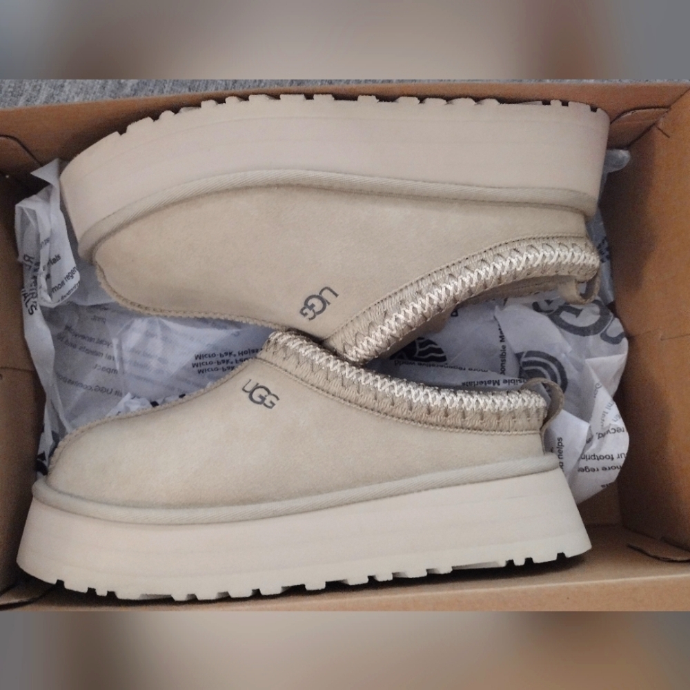 UGG Taz Platform mustard seed size 6 Brand New in Box